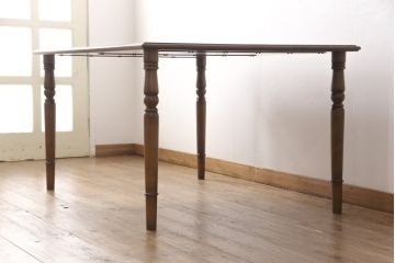 中古　美品　横浜ダニエル(daniel)　品のあるデザインが目を引くダイニングテーブル(食卓)(R-052379)