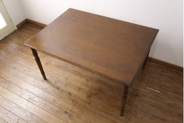 中古　美品　横浜ダニエル(daniel)　品のあるデザインが目を引くダイニングテーブル(食卓)(R-052379)