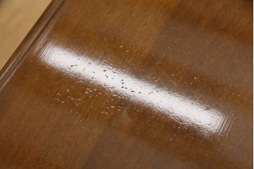 中古　美品　横浜ダニエル(daniel)　品のあるデザインが目を引くダイニングテーブル(食卓)(R-052379)