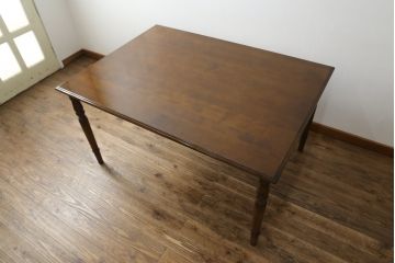 中古　美品　横浜ダニエル(daniel)　品のあるデザインが目を引くダイニングテーブル(食卓)(R-052380)