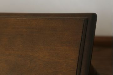 中古　美品　横浜ダニエル(daniel)　品のあるデザインが目を引くダイニングテーブル(食卓)(R-052380)