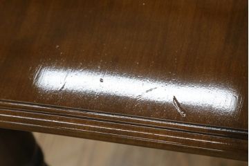 中古　美品　横浜ダニエル(daniel)　品のあるデザインが目を引くダイニングテーブル(食卓)(R-052380)
