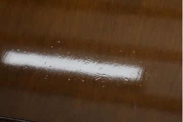 中古　美品　横浜ダニエル(daniel)　品のあるデザインが目を引くダイニングテーブル(食卓)(R-052380)