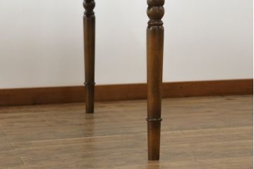 中古　美品　横浜ダニエル(daniel)　品のあるデザインが目を引くダイニングテーブル(食卓)(R-052380)