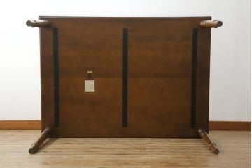 中古　美品　横浜ダニエル(daniel)　品のあるデザインが目を引くダイニングテーブル(食卓)(R-052380)