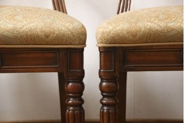 中古　超美品　イギリス高級輸入家具　MAITLAND SMITH(メートランドスミス)　細部まで凝ったデザインが美しいダイニングチェア4脚セット(定価　1脚約20万円)(椅子、イス)(R-052381)
