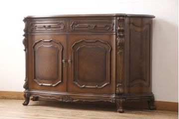 中古　超美品　カリモク家具(karimoku)　domani(ドマーニ)　Louis(ルイ)XVシリーズ　隅々まで施された装飾が美しいサイドボード(定価約80万円)(戸棚、収納棚、キャビネット)(R-052384)