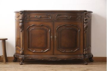 中古　超美品　カリモク家具(karimoku)　domani(ドマーニ)　Louis(ルイ)XVシリーズ　隅々まで施された装飾が美しいサイドボード(定価約80万円)(戸棚、収納棚、キャビネット)(R-052384)