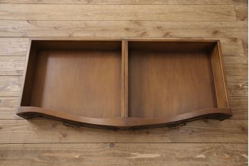 中古　超美品　カリモク家具(karimoku)　domani(ドマーニ)　Louis(ルイ)XVシリーズ　隅々まで施された装飾が美しいサイドボード(定価約80万円)(戸棚、収納棚、キャビネット)(R-052384)