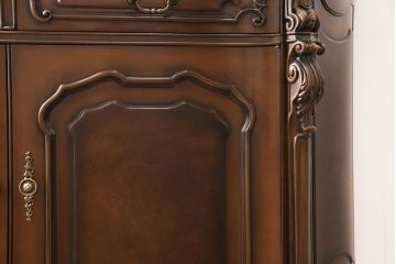 中古　超美品　カリモク家具(karimoku)　domani(ドマーニ)　Louis(ルイ)XVシリーズ　隅々まで施された装飾が美しいサイドボード(定価約80万円)(戸棚、収納棚、キャビネット)(R-052384)