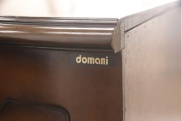 中古　超美品　カリモク家具(karimoku)　domani(ドマーニ)　Louis(ルイ)XVシリーズ　隅々まで施された装飾が美しいサイドボード(定価約80万円)(戸棚、収納棚、キャビネット)(R-052384)