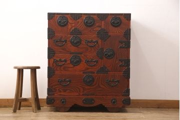 中古美品　岩谷堂箪笥　桐紋と杢目が印象的な車箪笥(定価約37万5千円)(車タンス、和箪笥、引き出し)(R-052385)
