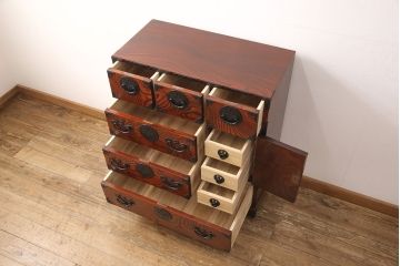 中古美品　岩谷堂箪笥　桐紋と杢目が印象的な車箪笥(定価約37万5千円)(車タンス、和箪笥、引き出し)(R-052385)