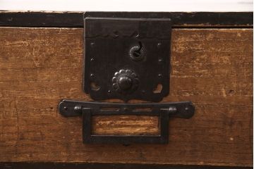 和製アンティーク　立派な金具が目を引く新潟時代箪笥ローボード(テレビ台、テレビボード、タンス、引き出し)(R-052387)