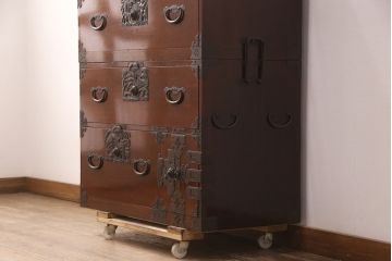 和製アンティーク　美品　前面ケヤキ材　漆塗りの綺麗な庄内箪笥(重ねタンス、衣装箪笥、引き出し)(R-052389)