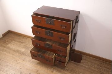 和製アンティーク　美品　前面ケヤキ材　漆塗りの綺麗な庄内箪笥(重ねタンス、衣装箪笥、引き出し)(R-052389)