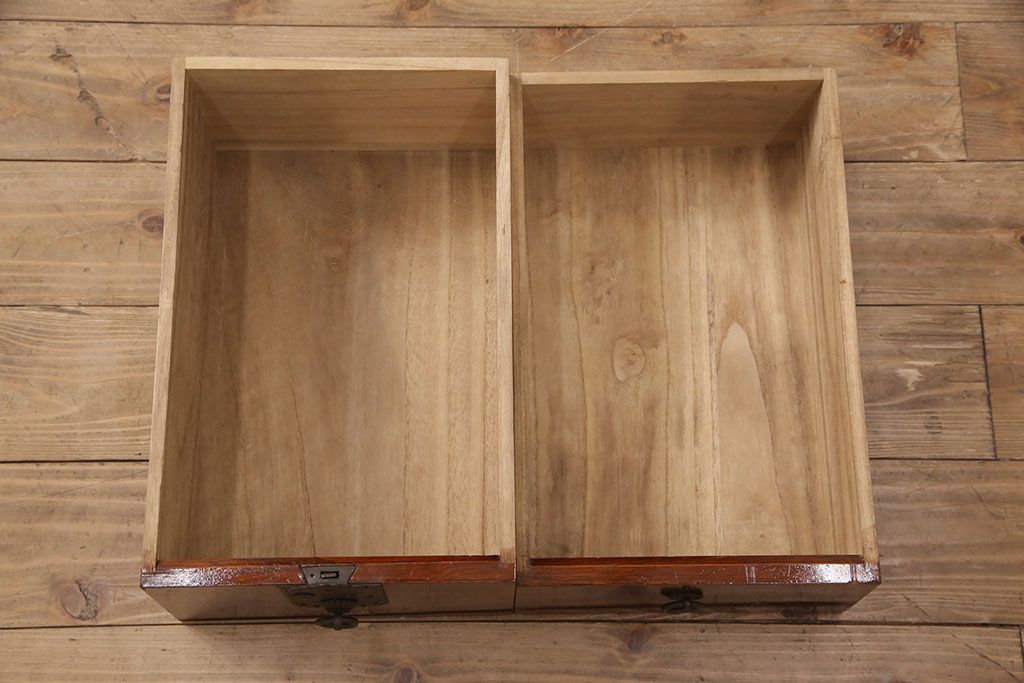 和製アンティーク　美品　前面ケヤキ材　漆塗りの綺麗な庄内箪笥(重ねタンス、衣装箪笥、引き出し)(R-052389)