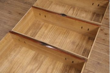 和製アンティーク　美品　前面ケヤキ材　漆塗りの綺麗な庄内箪笥(重ねタンス、衣装箪笥、引き出し)(R-052389)