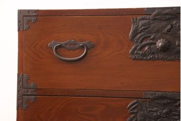 和製アンティーク　美品　前面ケヤキ材　漆塗りの綺麗な庄内箪笥(重ねタンス、衣装箪笥、引き出し)(R-052389)