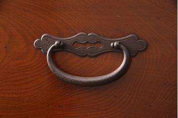 和製アンティーク　美品　前面ケヤキ材　漆塗りの綺麗な庄内箪笥(重ねタンス、衣装箪笥、引き出し)(R-052389)