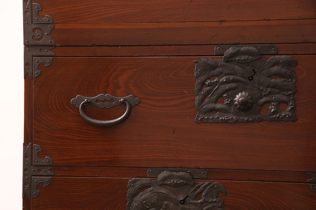 和製アンティーク　美品　前面ケヤキ材　漆塗りの綺麗な庄内箪笥(重ねタンス、衣装箪笥、引き出し)(R-052389)