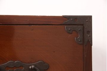 和製アンティーク　美品　前面ケヤキ材　漆塗りの綺麗な庄内箪笥(重ねタンス、衣装箪笥、引き出し)(R-052389)