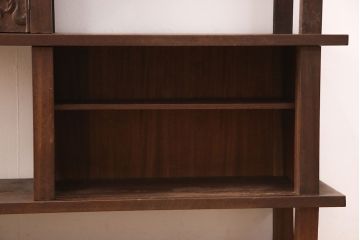 中古　立体的な彫刻が素晴らしいシンプルな飾り棚(茶棚、収納棚)(R-052390)