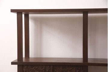 中古　立体的な彫刻が素晴らしいシンプルな飾り棚(茶棚、収納棚)(R-052390)