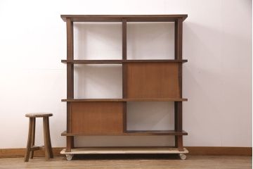 中古　立体的な彫刻が素晴らしいシンプルな飾り棚(茶棚、収納棚)(R-052390)