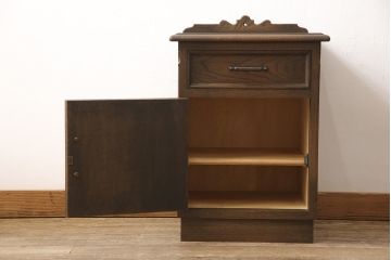 中古美品　永田良介商店　扉の幾何学模様が印象的なサイドチェスト(サイドテーブル、ナイトテーブル、キャビネット)(R-052391)