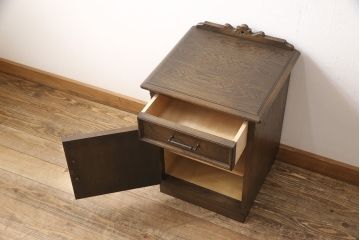 中古美品　永田良介商店　扉の幾何学模様が印象的なサイドチェスト(サイドテーブル、ナイトテーブル、キャビネット)(R-052391)