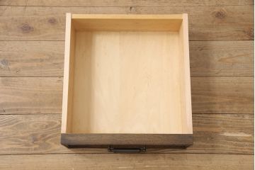 中古美品　永田良介商店　扉の幾何学模様が印象的なサイドチェスト(サイドテーブル、ナイトテーブル、キャビネット)(R-052391)
