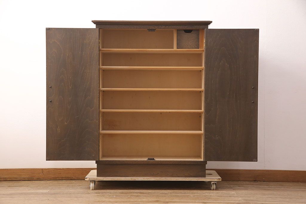 中古　美品　永田良介商店　クラシカルな佇まいが目を引くキャビネット(収納棚、下駄箱)(R-052397)