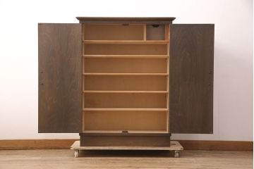 中古　美品　永田良介商店　クラシカルな佇まいが目を引くキャビネット(収納棚、下駄箱)(R-052397)