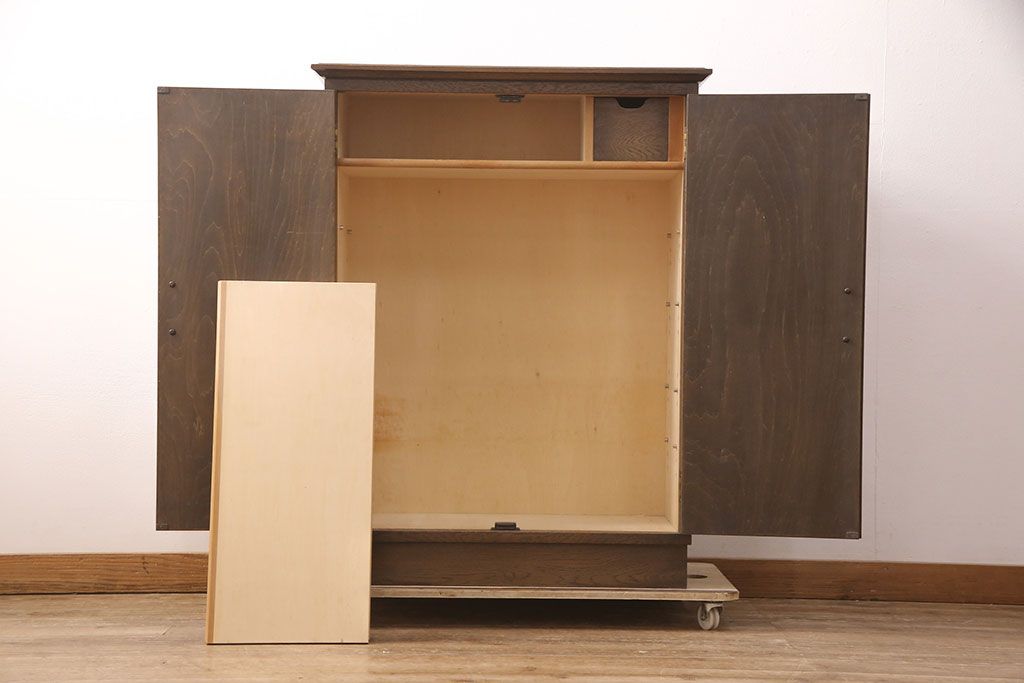 中古　美品　永田良介商店　クラシカルな佇まいが目を引くキャビネット(収納棚、下駄箱)(R-052397)
