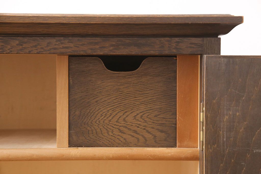 中古　美品　永田良介商店　クラシカルな佇まいが目を引くキャビネット(収納棚、下駄箱)(R-052397)