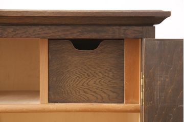 中古　美品　永田良介商店　クラシカルな佇まいが目を引くキャビネット(収納棚、下駄箱)(R-052397)