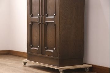 中古　美品　永田良介商店　クラシカルな佇まいが目を引くキャビネット(収納棚、下駄箱)(R-052397)