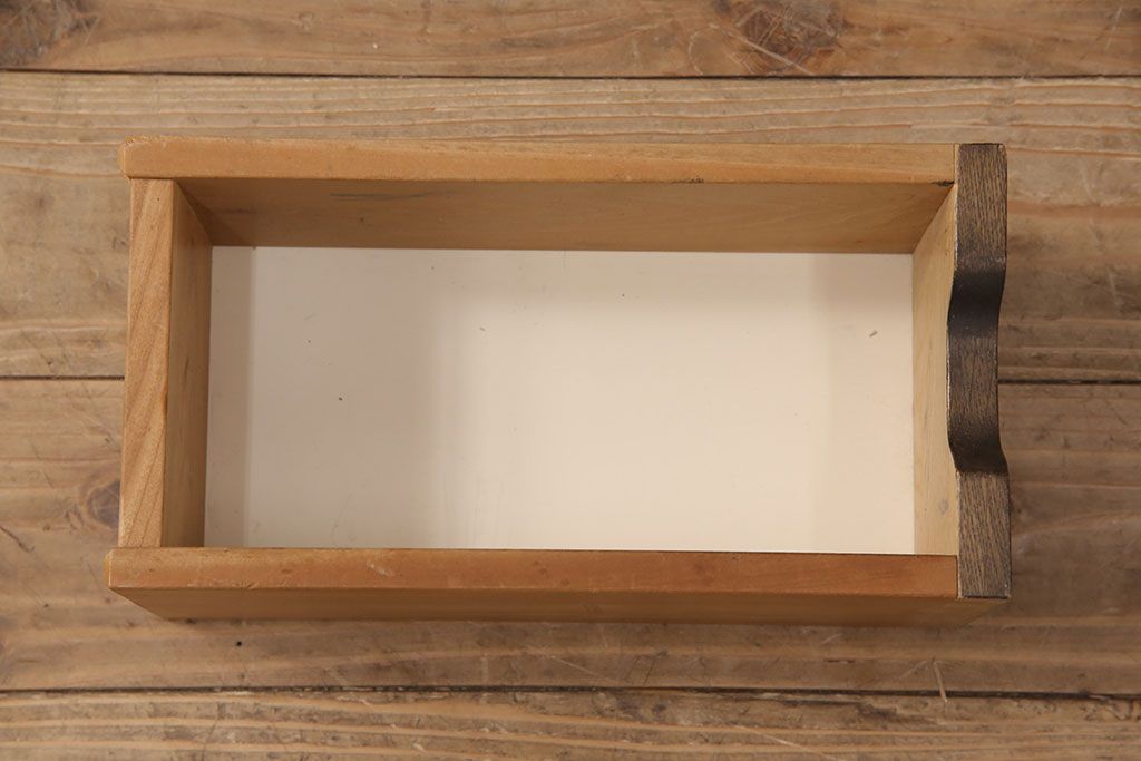 中古　美品　永田良介商店　クラシカルな佇まいが目を引くキャビネット(収納棚、下駄箱)(R-052397)