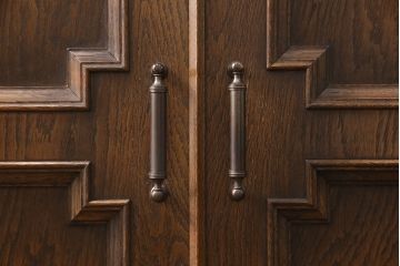 中古　美品　永田良介商店　クラシカルな佇まいが目を引くキャビネット(収納棚、下駄箱)(R-052397)