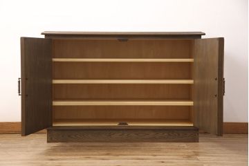 中古美品　永田良介商店　高級感ある佇まいが魅力的なサイドボード(戸棚、キャビネット、収納棚)(R-052398)
