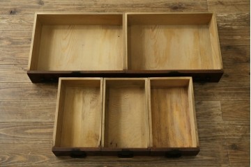 和製アンティーク　明治から大正期　新潟県産　前面ケヤキ材　独特な杢目が目を引く見附帳場箪笥　(R-052400)