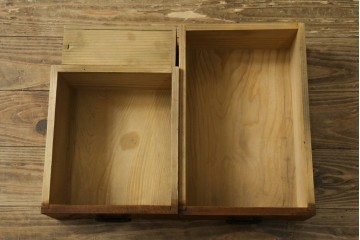和製アンティーク　明治から大正期　新潟県産　前面ケヤキ材　独特な杢目が目を引く見附帳場箪笥　(R-052400)