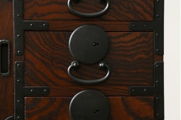 和製アンティーク　明治から大正期　新潟県産　前面ケヤキ材　独特な杢目が目を引く見附帳場箪笥　(R-052400)