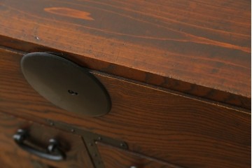和製アンティーク　明治から大正期　新潟県産　前面ケヤキ材　独特な杢目が目を引く見附帳場箪笥　(R-052400)