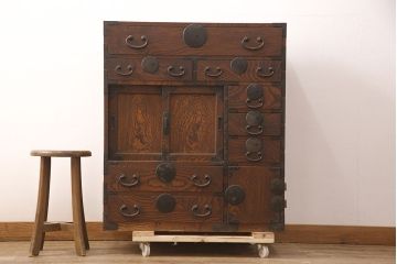 和製アンティーク　新潟県産　前面ケヤキ材　独特な杢目が目を引く見附帳場箪笥(時代箪笥、タンス、引き出し)(R-052400)