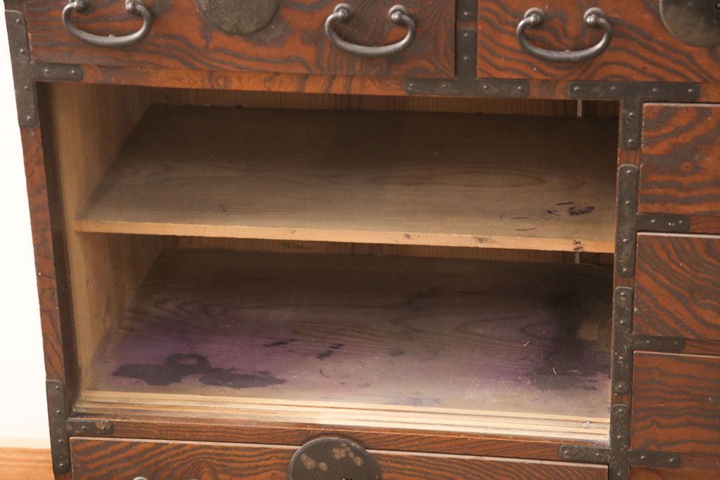 和製アンティーク　新潟県産　前面ケヤキ材　独特な杢目が目を引く見附帳場箪笥(時代箪笥、タンス、引き出し)(R-052400)