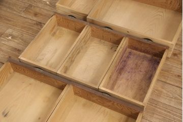 和製アンティーク　新潟県産　前面ケヤキ材　独特な杢目が目を引く見附帳場箪笥(時代箪笥、タンス、引き出し)(R-052400)