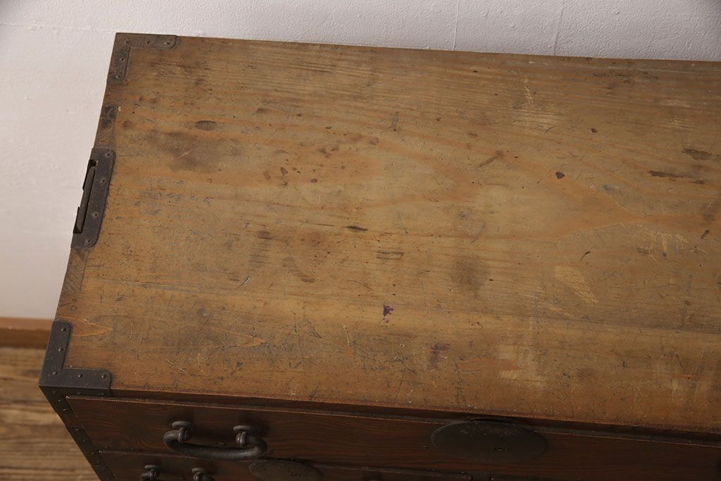 和製アンティーク　新潟県産　前面ケヤキ材　独特な杢目が目を引く見附帳場箪笥(時代箪笥、タンス、引き出し)(R-052400)