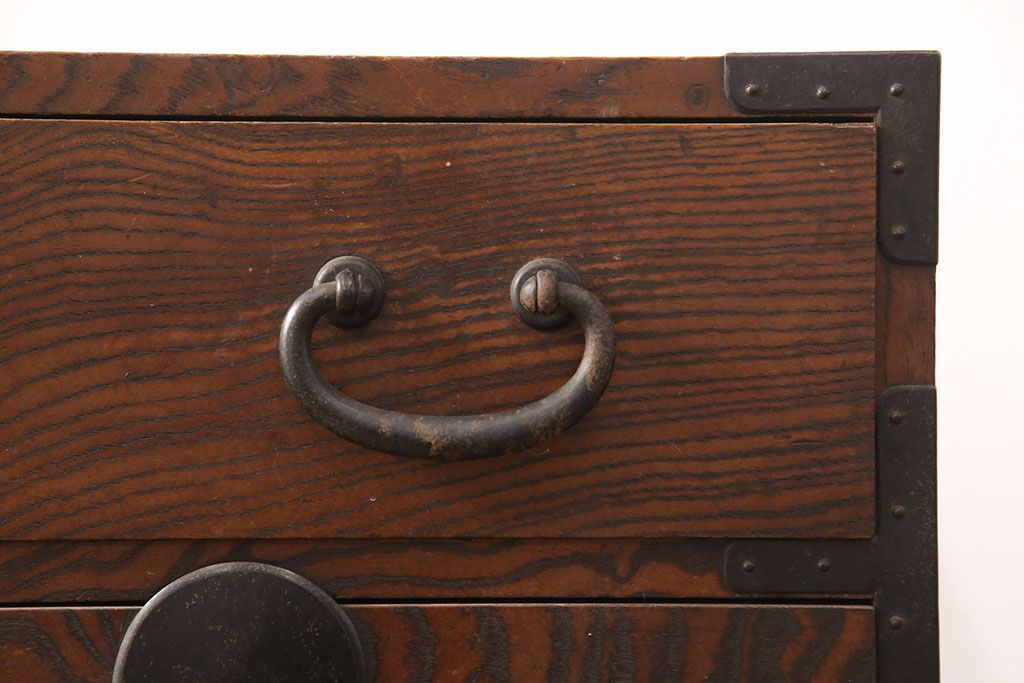 和製アンティーク　新潟県産　前面ケヤキ材　独特な杢目が目を引く見附帳場箪笥(時代箪笥、タンス、引き出し)(R-052400)